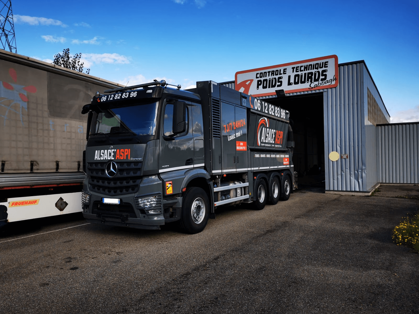 Mercedes Arocs aspirateur Alsace Aspi devant le centre