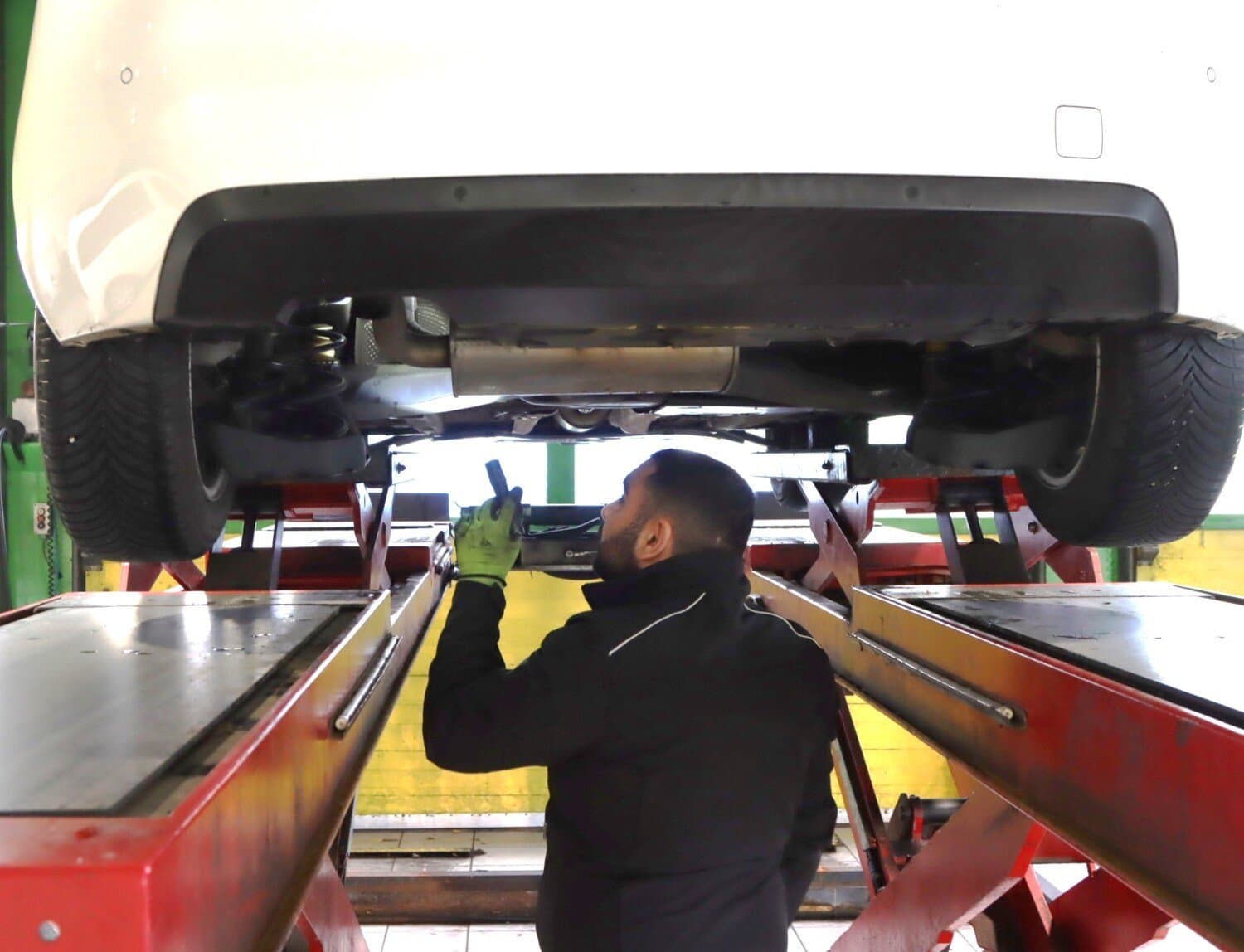 Contrôle technique et longs trajets : les vérifications indispensables avant de prendre la route